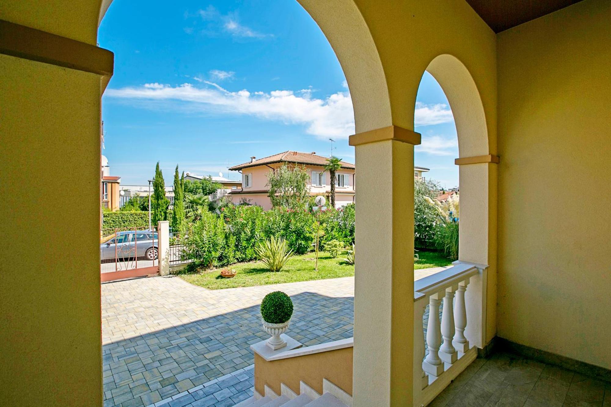 Villa Mimosa - Appartamento 1 - Happy Rentals Десенцано дел Гарда Екстериор снимка