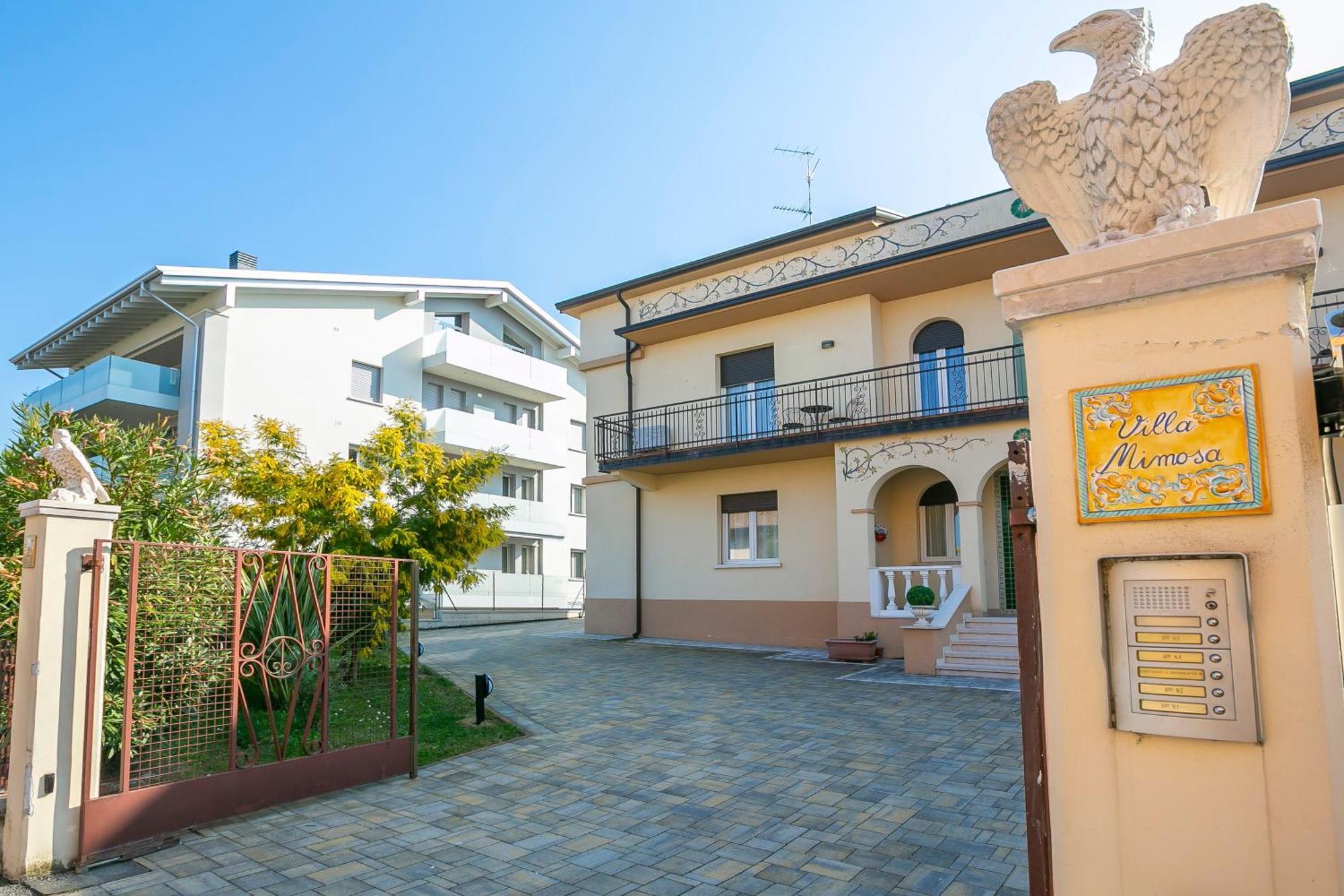 Villa Mimosa - Appartamento 1 - Happy Rentals Десенцано дел Гарда Екстериор снимка