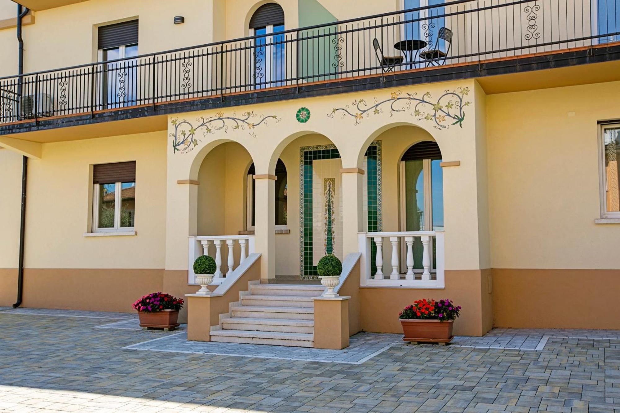 Villa Mimosa - Appartamento 1 - Happy Rentals Десенцано дел Гарда Екстериор снимка