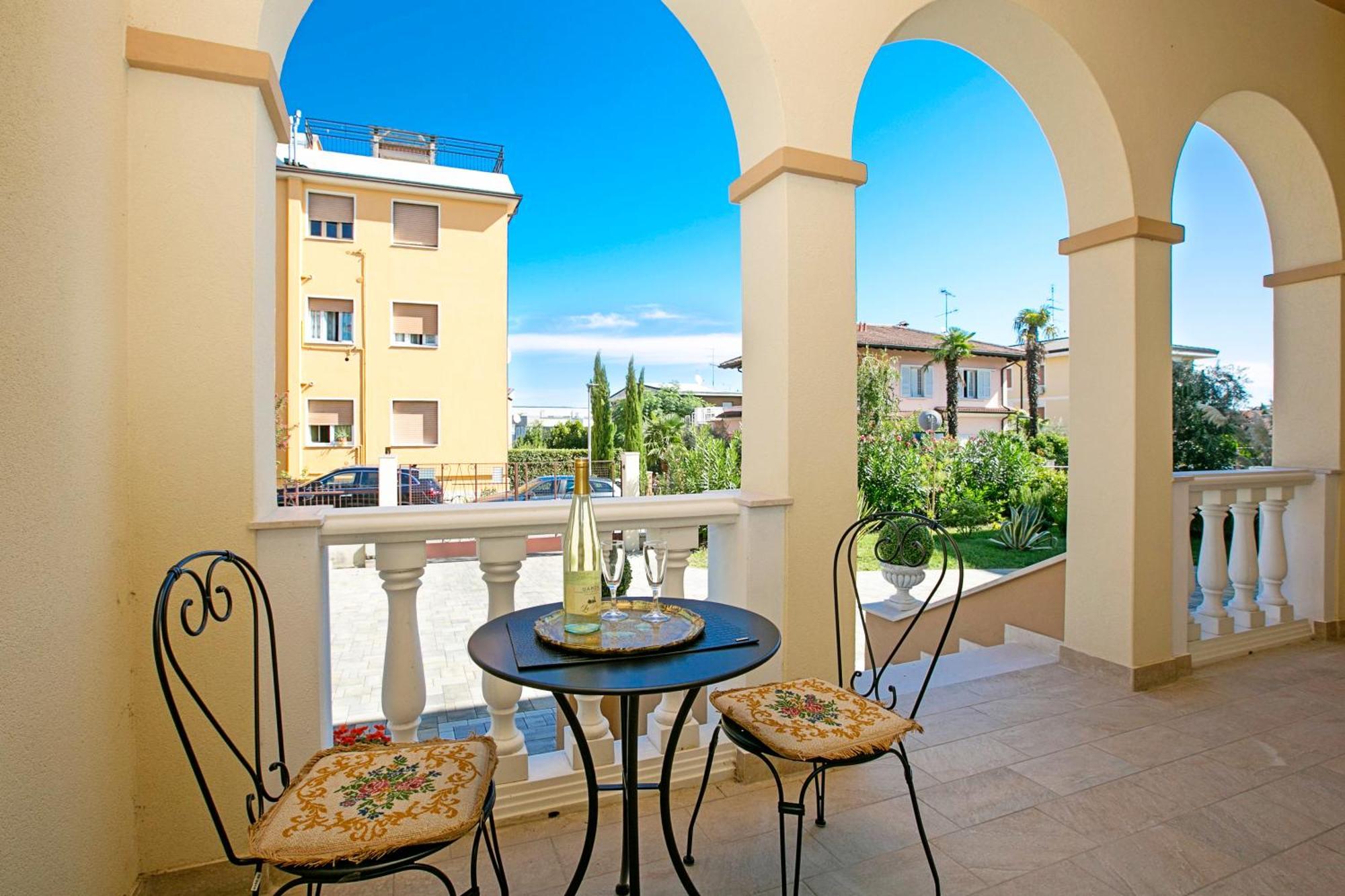 Villa Mimosa - Appartamento 1 - Happy Rentals Десенцано дел Гарда Екстериор снимка
